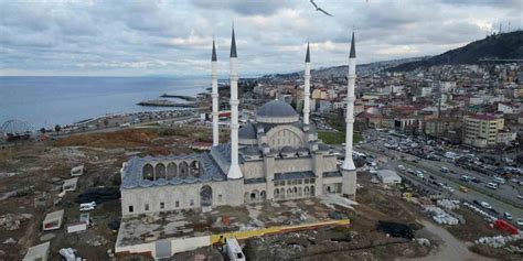 Doğu Karadeniz’in en büyük cami ve külliyesinin inşaatı sürüyor