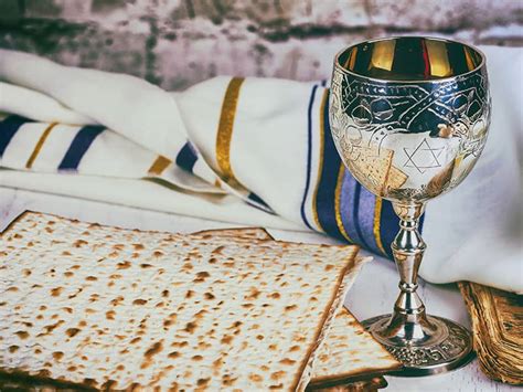 Do jews celebrate easter. The evening of 8 April is the beginning of Passover, one of the most important religious festivals of the Jewish calendar. Jewish families and their friends would usually gather together to eat a ... 