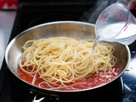 Do restaurants pre cook their pasta? – Profound-tips