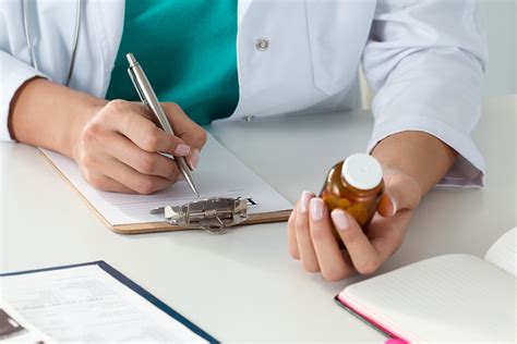 Do therapists prescribe medication. Types of Therapists Who Prescribe Medication. There are some types of therapy that prescribe medications. They include: Psychiatrists . Some psychiatrists can prescribe … 