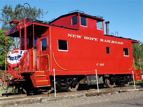 In fact, at one time Federal law mandated that every freight train have a caboose at the rear for safety. The caboose would typically have a red light at it’s rear signifying the end of the train. The early caboose typically carried a conductor, brakeman and flagman. At one time a caboose was, like other rail cars, made of wood.. 