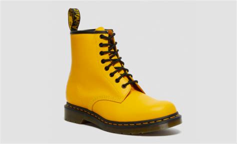 Doc martens black friday. Dr. MartensUK Sizing Youth Girls' Combs Combat Boot. $99.96. ★★★★★ ★★★★★. (185) 1. Explore the world of Dr. Martens, where every step is an expression of your authentic style. From the rebellious spirit of the iconic Dr. Martens 1460 lace-up combat boot to the charming vibe of Doc Martens’ Chelsea boots, our collection ... 