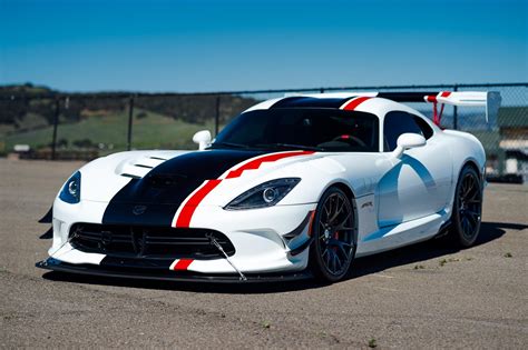 Dodge viper acr. May 20, 2021 · The 2017 Dodge Viper ACR (MSRP $119,990 USD 145,450 CAD - Market 220,000 USD 265,000 CAD) is what happens when brute force meets aerodynamics. With 8.4L of d... 