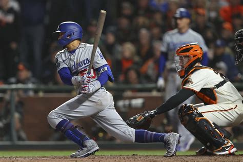 Dodgers edge Giants with 9th-inning rally, advance to NLCS