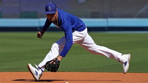 Dodgers leave infielder Rosario and reliever Yarbrough off NLDS roster against D-backs