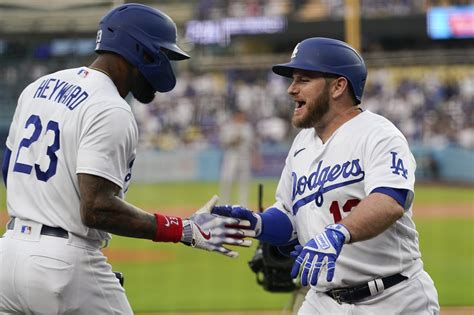 Dodgers win in 12th on bases-loaded walk, Muncy homers twice to regain major-league lead