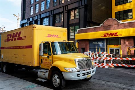 Does DHL have delivery trucks? - EasyRelocated