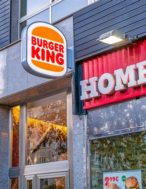Does burger king hire at 14. No you have to be 16 years old. *Not entirely true. You must be 16 to work in the kitchen. 14 year olds are hirable at Burger King, but with limitations.* 