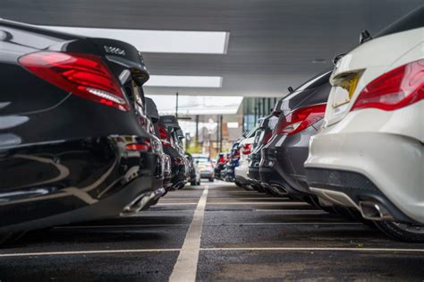 CarMax will buy most cars, even old cars that don’t even run. However, these cars will need to be towed to a CarMax store for an appraisal. CarMax will even buy cars that they don’t expect to ...