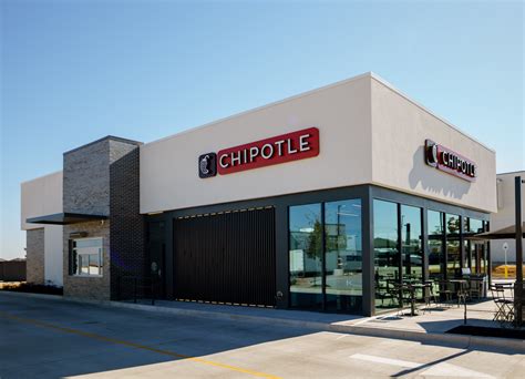 Does chipotle have a drive thru. Though Chipotle eventually did adopt drive-thru lanes of a sort, it was years after McDonald’s fully divested from the company. But as recently as 2019, Chipotle’s … 