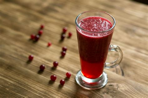 However, some juices that have been known to help stop or reduce the flow of a period include: cranberry juice, pineapple juice, and ginger root juice. Cranberry juice contains natural compounds that can help to tighten the muscles in the uterus and so may reduce or stop menstrual bleeding.
