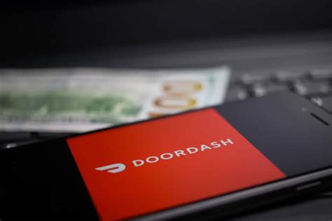 Does doordash do cash. The average base rate on those deliveries was $3.18. The minimum pay is $2.00. In practice that's usually only paid on deliveries where more than one order is delivered at a time. As of the original writing of this article (May 2022) Doordash has typically paid a minimum of $2.50 on single orders. 