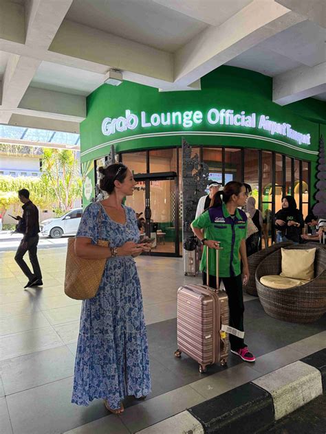 Does grab work in bali airport.  Perfect for Everyone.  Examples of 'd...