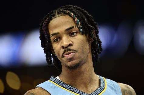Ja Morant currently has traditional dreadlocks in her hair. His dreads feature the front few locs coloured in blue and pink, as we previously said, which not only makes him stand out on the court when most athletes wear buzz cuts. “Free form dreads” is the common name for Morant’s hairdo.. 