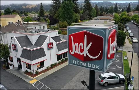  Jack in the Box in Pocatello, ID, is a sought-after American restaurant, boasting an average rating of 3.9 stars. Here’s what diners have to say about Jack in the Box. Today, Jack in the Box opens its doors from 7:00 AM to 1:00 AM. Whether you’re curious about how busy the restaurant is or want to reserve a table, call ahead at (208) 234-9305. 