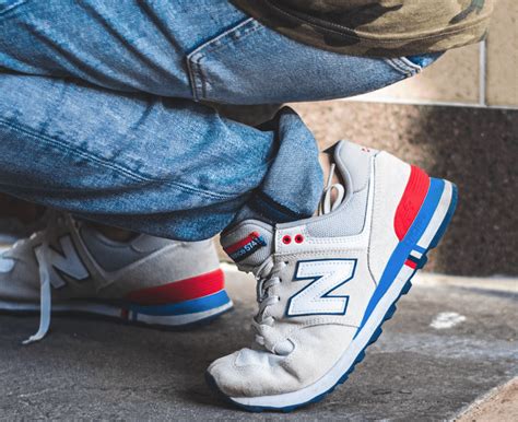 Does new balance run small. New Balance shoes run true to size, but some people may find them too narrow. Learn how to measure your feet, choose the right … 