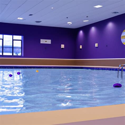 Does planet fitness have a swimming pool. Every Planet Fitness location has private locker rooms and shower facilities for both men and women. The showers are cleaned frequently by the staff to ensure ... 