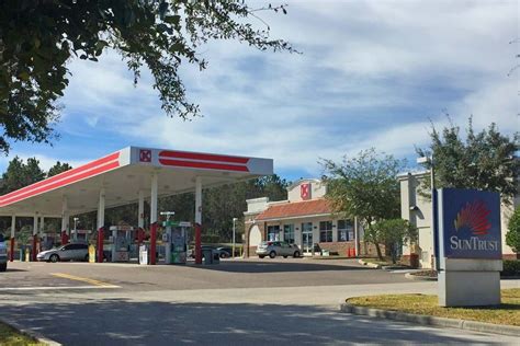 Publix had a foray into the gas station arena, called "Pix" (interestingly, named after their former house-brand soda pop). With pumps and convenience stores as clean as their grocery stores, it seemed a sure bet...but they gave it up around 2014.