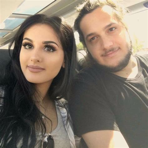 Does sssniperwolf have a bf. Who is SSSniperwolf ex boyfriend name? One of the most exciting things about SSSniperwolf and Evan Sausage is that they document their relationship, both the good and the bad, on their respective social media channels. The couple broke up in 2016, and SSSniperwolf shared YouTube videos of the different stages that lead up to their separation. 