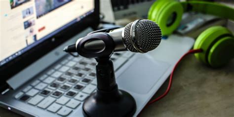 Does the audio from your microphone continue when you hang …