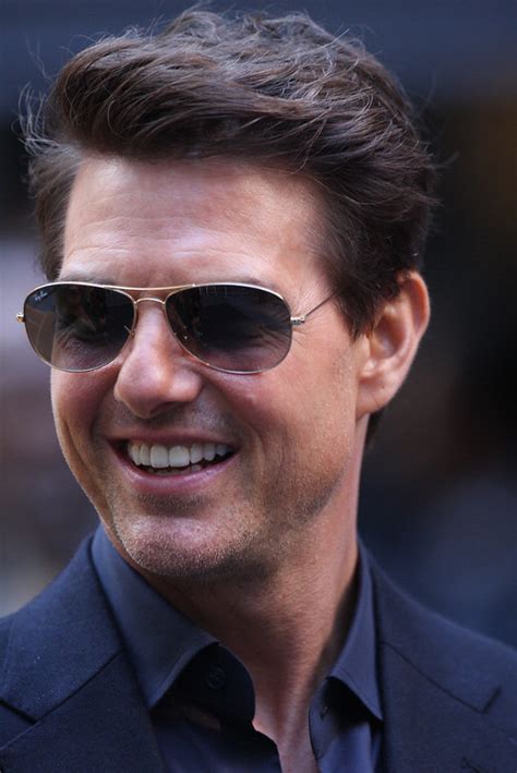 Does tom cruise wear a hairpiece. the authograph-avoiding movie star. Tom Cruise had a wig on in Interview with the Vampire but Brad Pitt refused to wear one, so his hair had to be done every day by Cruise's … 