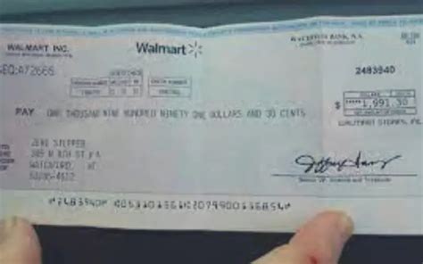 How Much Does Walmart Charge To Cash A Stimulus Check? Walmart charges $4 to cash a stimulus check up to $1,000. $1,000-$5,000 stimulus checks get charged a flat $8 fee to cash. The limit is down from $7,500 from when the first stimulus checks were issued. If I Owe Back Taxes, Will I Get a Third Stimulus Check?. 