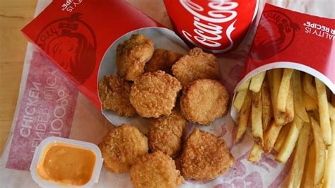 There are 49 calories in Wendys Piece Chicken Nuggets. protein 2.5g. carbs 2.4g. fat 3.3g. 49 calories. Nutrition Facts. Chicken Nuggets. Serving Size: 1. piece (16 g grams) Amount Per Serving. Calories from Fat 29. Calories 49 % Daily Value * 5% Total Fat 3.3 g grams. 3% Saturated Fat 0.6 g grams. Trans Fat 0 g grams.. 