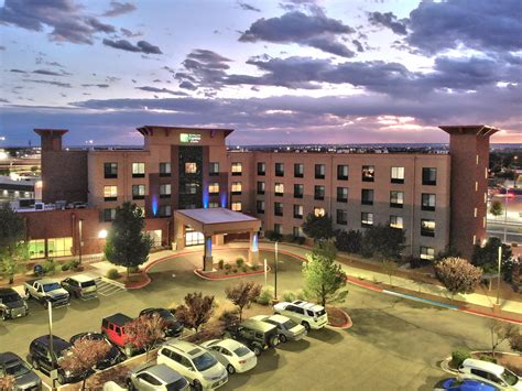 Some of the best pet friendly hotels in Albuquerque are: Comfort Inn & Suites Albuquerque Downtown - Traveller rating: 4.5/5. Hotel Chaco - Traveller rating: 4.5/5. Hotel Parq Central - Traveller rating: 4.5/5.. 