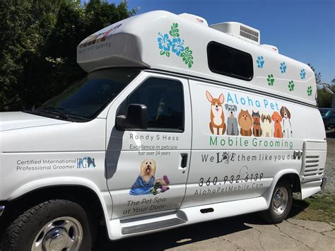 Dog grooming mobile dog grooming. If you hire a groomer, you’ll pay them 50 percent. $325 – $162.50 (what you pay your groomer) = $162.50 a day (profit) Of course, some days, you may groom more dogs at a higher price. It just depends on the demand in your area. The average annual pay for a mobile dog groomer in the US is $48,278 a year. 