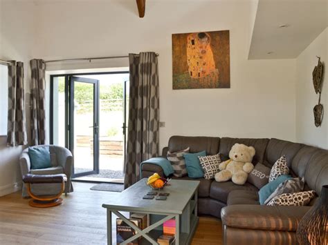 Dog-friendly Penrhiw Cottage, Carmarthenshire PetsPyjamas