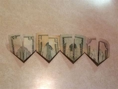 this is how u fold a $20 bill to make it look like the twin towers are on fire..its kinda cool! enjoy!. 