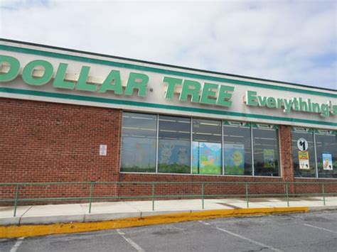 1 review of DOLLAR TREE "An employee working at this store 