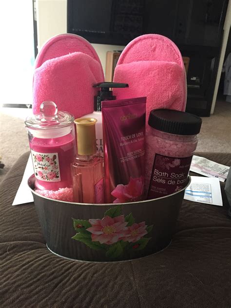 (Spa Gift Basket)M... Dollar Tree DIY Mother's Day gift ideas, perfect for Mother's Day gift basket or for a friend who could use a relaxing staycation spa day! . 