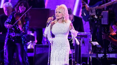 Dolly parton's naked. Looking at Frederick's of Hollywood catalogs as a teen played a role in Parton's famous look, the legendary performer wrote in her new memoir. Nov. 18, 2020, 5:52 PM UTC / Source : TODAY By Maura ... 