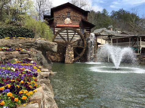 Dollywood photos. The Mystery Mine was originally 550m (1,804.5 feet) long. During the 2020/2021 off-season the layout of the outdoor section following the first lift hill was altered. 