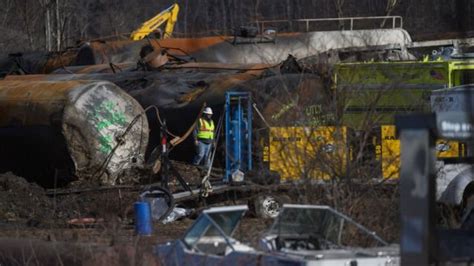 Dolor, incertidumbre y miedo: persiste el trauma después del descarrilamiento de un tren en Ohio