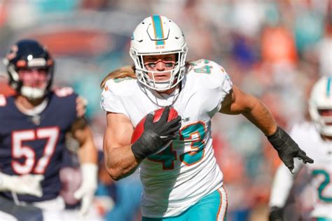 Dolphins’ Andrew Van Ginkel staying in Miami after taking free agency visits