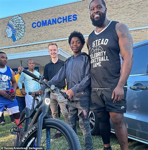 Dolphins’ Terron Armstead surprises student who walked over 6 miles to graduation with electric bike