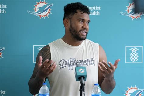 Dolphins’ Tua Tagovailoa talks Herbert’s record-breaking contract, expectations for this season