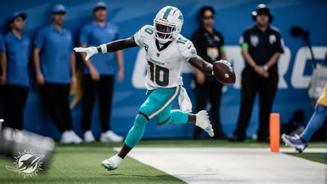 Dolphins’ WR Tyreek Hill named AFC Offensive Player of the Month