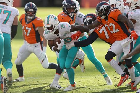 Dolphins 35, Broncos 13: Denver trails big in Miami at halftime