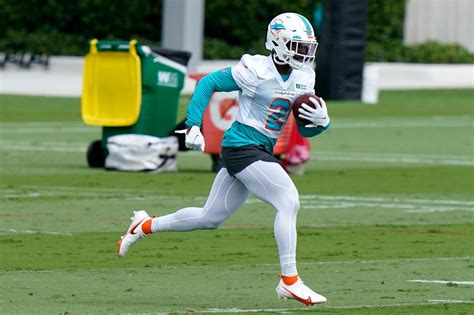 Dolphins Q&A: Tyreek Hill to retire after 2025? Could a move be made later for a RB? Any Cam Newton interest?
