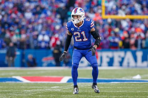 Dolphins can cross Jordan Poyer off free agency wish list; safety staying with rival Bills