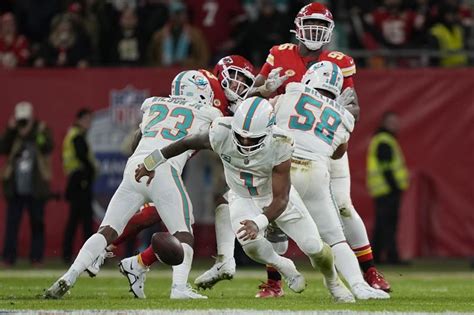 Dolphins come up short again against a top-tier opponent in 21-14 loss to Chiefs