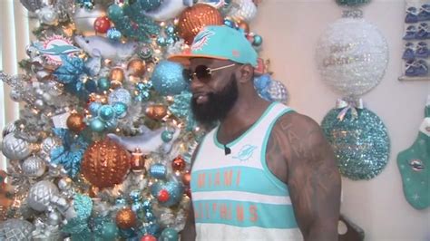 Dolphins fan brings together team spirit and holiday spirit with unique Christmas tree in Pembroke Pines
