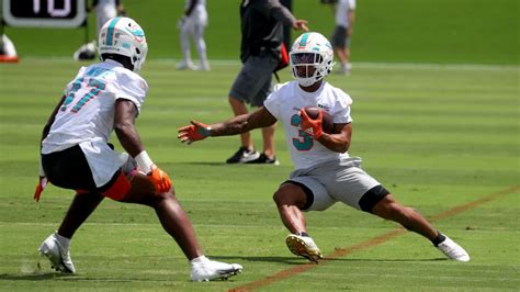 Dolphins re-signing RB Myles Gaskin, veteran tackle Kendall Lamm