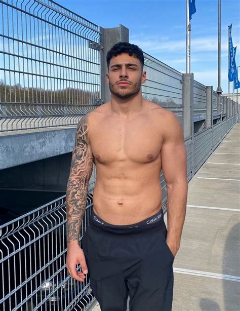 Dombeef Nude