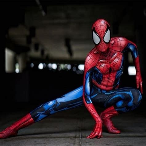 Dominate the Superhero Universe with the Ultimate Spider-Man Traje