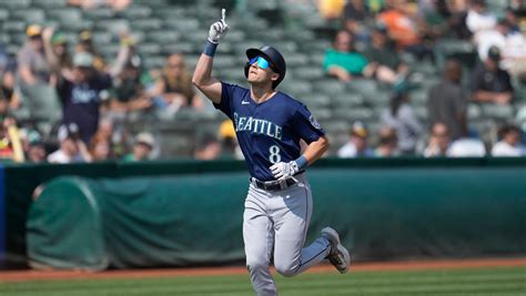 Dominic Canzone homers and drives in 4 runs as the Mariners beat the A’s to keep pace with rivals