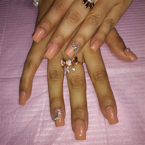 There are some things you should not do before going to a nail salon. Check out our top 5 things you should not do before going a nail salon. Advertisement Nothing finishes your look with a flourish like nice nails. You can try to achieve F.... 